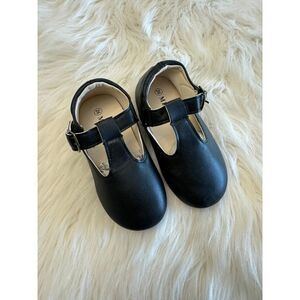 Black Mary Jane‎ shoes